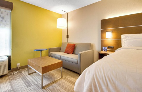 Newbern Hotel | Holiday Inn Express Dublin by IHG