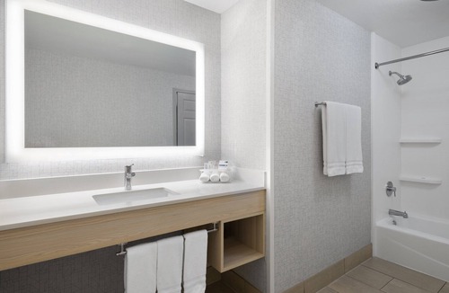 Fort Bragg Hotel | Holiday Inn Express Ft Bragg by IHG