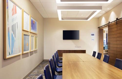 Garden City Hotel | Holiday Inn Express Garden City East by IHG