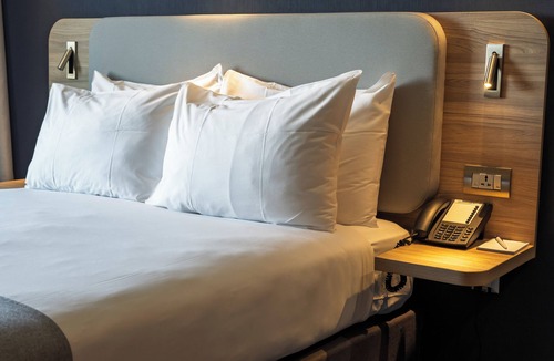 Cointrin Hotel | Holiday Inn Express Geneva Airport by IHG