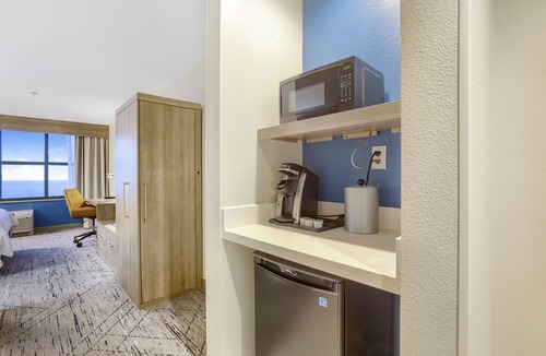 Gulfport Hotel | Holiday Inn Express Gulfport Beach by IHG
