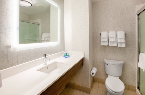 Gulfport Hotel | Holiday Inn Express Gulfport Beach by IHG