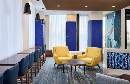 Hamilton Hotel | Holiday Inn Express Hamilton Upper James by IHG