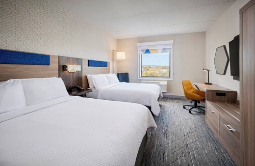 Hamilton Hotel | Holiday Inn Express Hamilton Upper James by IHG