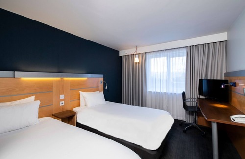 Hamilton Hotel | Holiday Inn Express Hamilton by IHG