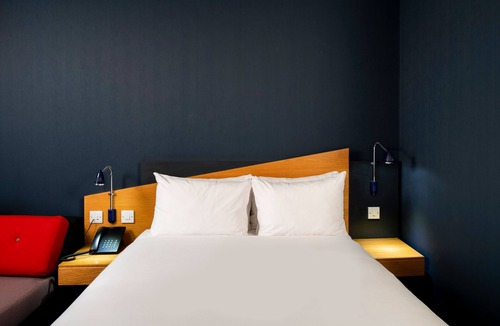 Hamilton Hotel | Holiday Inn Express Hamilton by IHG