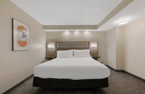 Coliseum Central Hotel | Holiday Inn Express Hampton - Coliseum Central by IHG