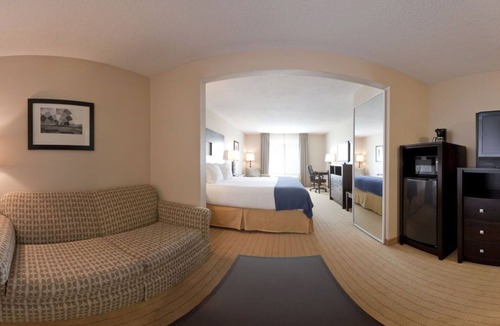 Albuquerque Hotel | Holiday Inn Express Hotel & Suites Albuquerque Airport by IHG