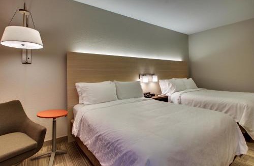 Cedar Rapids Hotel | Holiday Inn Express Hotel & Suites Cedar Rapids I-380 at 33rd Avenue by IHG