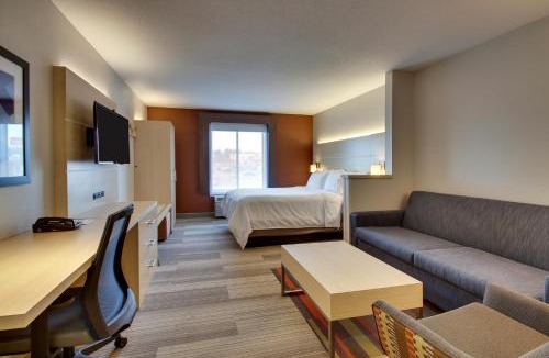 Cedar Rapids Hotel | Holiday Inn Express Hotel & Suites Cedar Rapids I-380 at 33rd Avenue by IHG