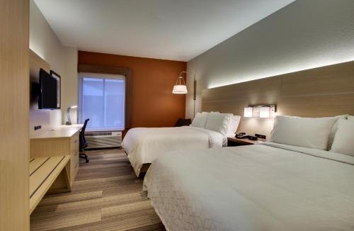 Cedar Rapids Hotel | Holiday Inn Express Hotel & Suites Cedar Rapids I-380 at 33rd Avenue by IHG