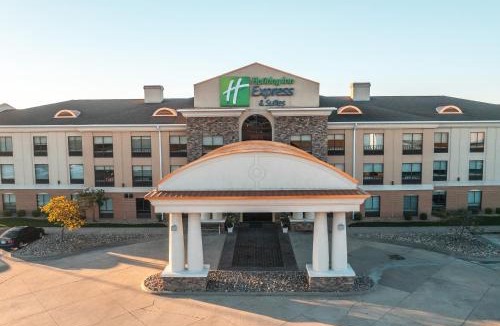St. Robert Hotel | Holiday Inn Express Hotel and Suites Saint Robert by IHG