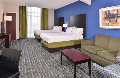 Southside Hotel | Holiday Inn Express Hotel & Suites San Antonio by IHG