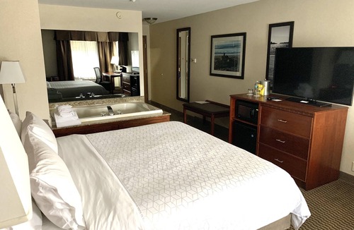 Holland Hotel | Holiday Inn Express Holland by IHG