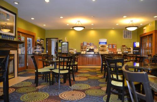 Normal Hotel | Holiday Inn Express Hotel & Suites Bloomington-Normal University Area by IHG