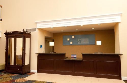 Normal Hotel | Holiday Inn Express Hotel & Suites Bloomington-Normal University Area by IHG