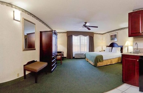 Gainesville Hotel | Holiday Inn Express Hotel & Suites Gainesville by IHG