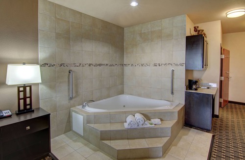 Huntsville Hotel | Holiday Inn Express Hotel & Suites Huntsville by IHG