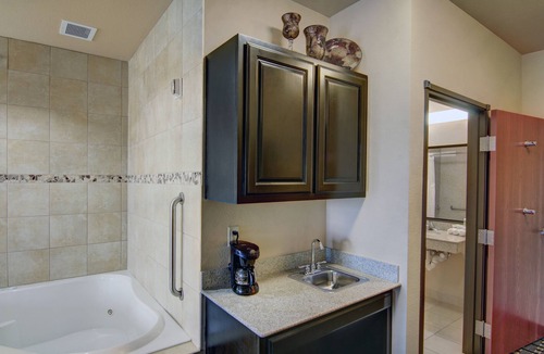 Huntsville Hotel | Holiday Inn Express Hotel & Suites Huntsville by IHG