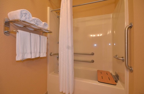 Pine Bluff Hotel | Holiday Inn Express Hotel & Suites Pine Bluff/Pines Mall by IHG