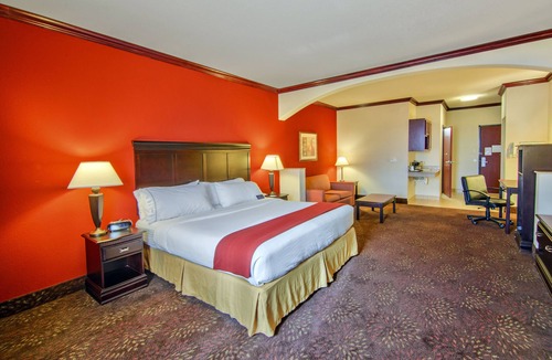 Terrell Hotel | Holiday Inn Express Hotel & Suites Terrell, an IHG Hotel