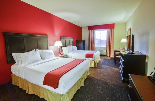 Terrell Hotel | Holiday Inn Express Hotel & Suites Terrell, an IHG Hotel
