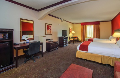 Terrell Hotel | Holiday Inn Express Hotel & Suites Terrell, an IHG Hotel