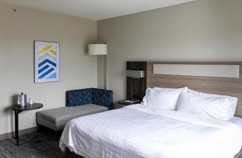 Brockville Hotel | Holiday Inn Express Hotel & Suites Brockville by IHG