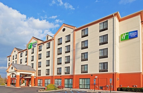Carlstadt Hotel | Holiday Inn Express Hotel & Suites Meadowlands Area, an Ihg Hotel