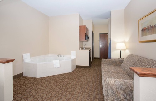 Concordia Hotel | Holiday Inn Express Hotel & Suites Concordia by IHG