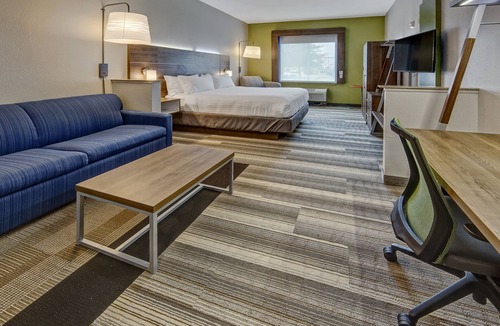 Corsicana Hotel | Holiday Inn Express Hotel & Suites Corsicana by IHG