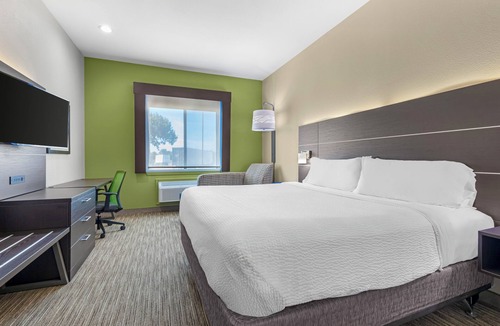 Fairfield Hotel | Holiday Inn Express Hotel & Suites Fairfield - North by IHG