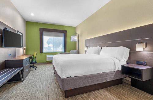 Fairfield Hotel | Holiday Inn Express Hotel & Suites Fairfield - North by IHG
