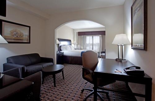 South View Hotel | Holiday Inn Express Hotel & Suites Hope Mills-Fayetteville Airport by IHG