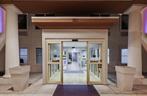 Lewisville Hotel | Holiday Inn Express Hotel & Suites Dallas Lewisville by IHG