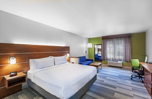 Lewisville Hotel | Holiday Inn Express Hotel & Suites Dallas Lewisville by IHG