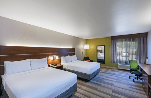 Lewisville Hotel | Holiday Inn Express Hotel & Suites Dallas Lewisville by IHG