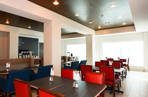 New Boston Hotel | Holiday Inn Express Hotel & Suites New Boston by IHG