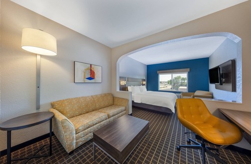 Pittsburg Hotel | Holiday Inn Express Hotel & Suites Pittsburg by IHG