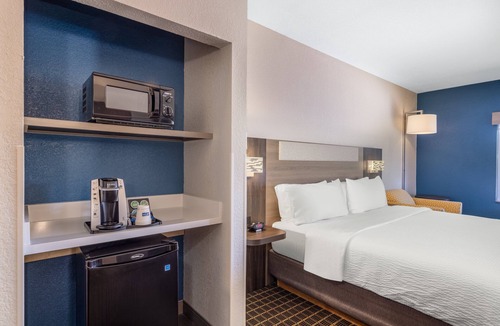 Pittsburg Hotel | Holiday Inn Express Hotel & Suites Pittsburg by IHG