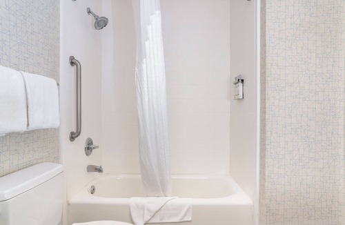 Otay Mesa Hotel | Holiday Inn Express Hotel & Suites San Diego Otay Mesa by IHG