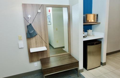 St. Charles Hotel | Holiday Inn Express Hotel & Suites St. Charles by IHG