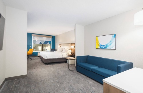 St. Robert Hotel | Holiday Inn Express Hotel & Suites St. Robert by IHG