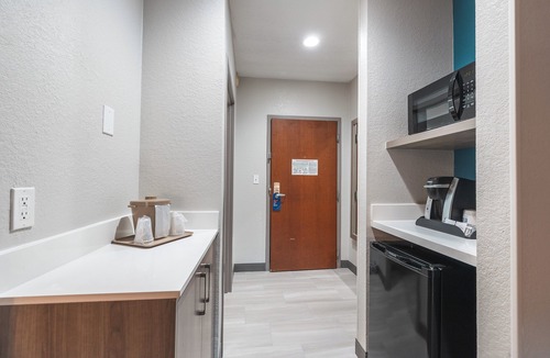 St. Robert Hotel | Holiday Inn Express Hotel & Suites St. Robert by IHG