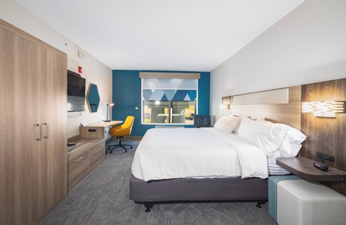 St. Robert Hotel | Holiday Inn Express Hotel & Suites St. Robert by IHG