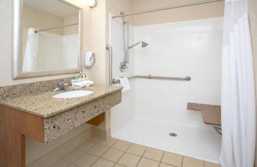 Torrington Hotel | Holiday Inn Express Hotel & Suites Torrington by IHG