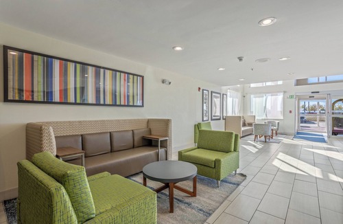 Torrington Hotel | Holiday Inn Express Hotel & Suites Torrington by IHG