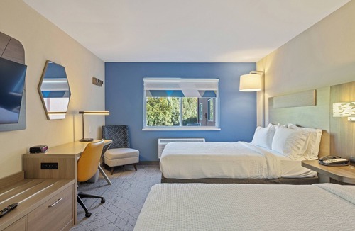 Torrington Hotel | Holiday Inn Express Hotel & Suites Torrington by IHG