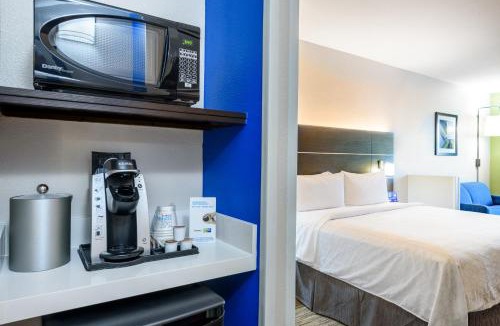 Bastrop Hotel | Holiday Inn Express Hotel and Suites Bastrop by IHG