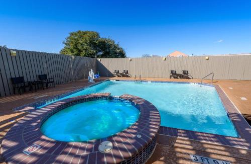 Bastrop Hotel | Holiday Inn Express Hotel and Suites Bastrop by IHG